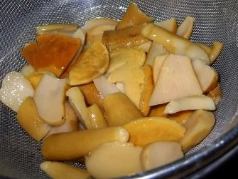 Rosmarin-Hähnchenbrust im Speckmantel an Steinpilzrahmsauce - Rezept - Bild Nr. 4