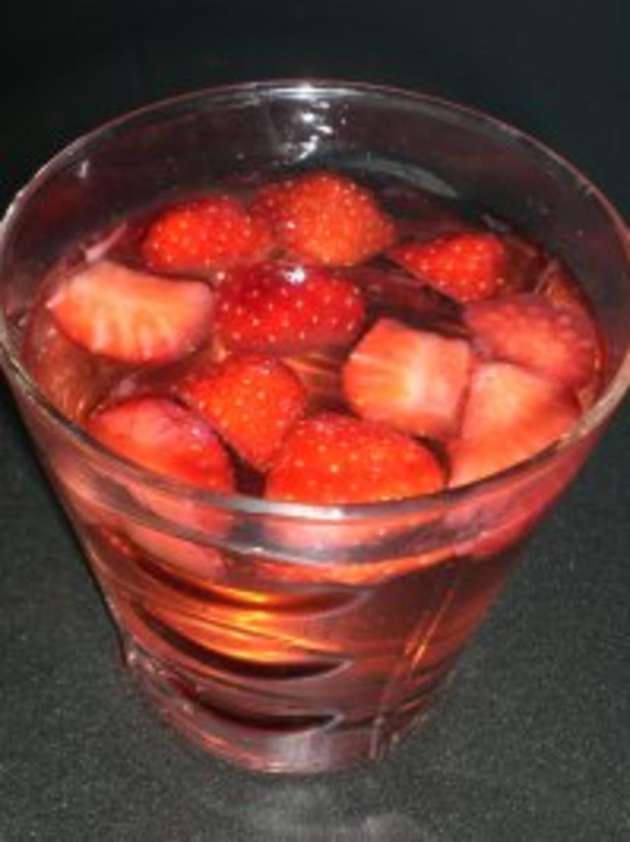 Fruchtige Erdbeerbowle - Rezept