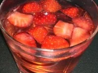 Rezept: Fruchtige Erdbeerbowle Fruchtige Erdbeerbowle - Rezept