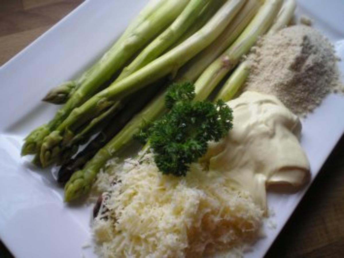 grüner Spargel mit Käsekruste - Rezept