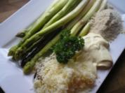 grüner Spargel mit Käsekruste - Rezept