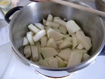 Rezept: Hackbällchen auf Kohlrabimus (Bilder sind eingestellt) Bild Nr. 2 Hackbällchen auf Kohlrabimus (Bilder sind eingestellt) - Rezept - Bild Nr. 2