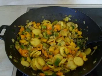 Rezept: Bratkartoffeln & Schmorwurst Bild Nr. 2 Bratkartoffeln & Schmorwurst - Rezept - Bild Nr. 2