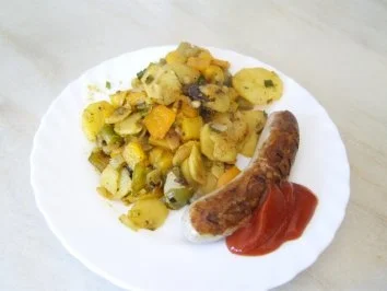 Rezept: Bratkartoffeln & Schmorwurst Bild Nr. 4 Bratkartoffeln & Schmorwurst - Rezept - Bild Nr. 4