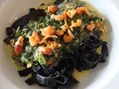 Rezept: Schwarze Nudeln mit Flusskrebsen; Spinat-Käse-Sahnesoße Schwarze Nudeln mit Flusskrebsen; Spinat-Käse-Sahnesoße - Rezept