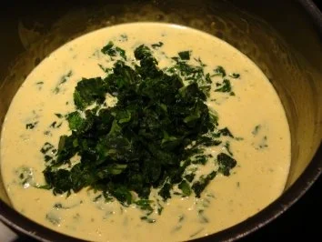 Schwarze Nudeln mit Flusskrebsen; Spinat-Käse-Sahnesoße - Rezept - Bild Nr. 9