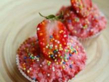 Vanille Cupcakes mit Erdbeercreme (24 Stück) - Rezept