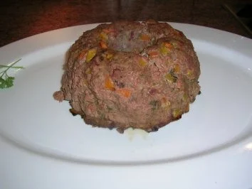 Guglhupf-Hackbraten  mit Bechamelkartoffeln und Erbsen - Rezept - Bild Nr. 6