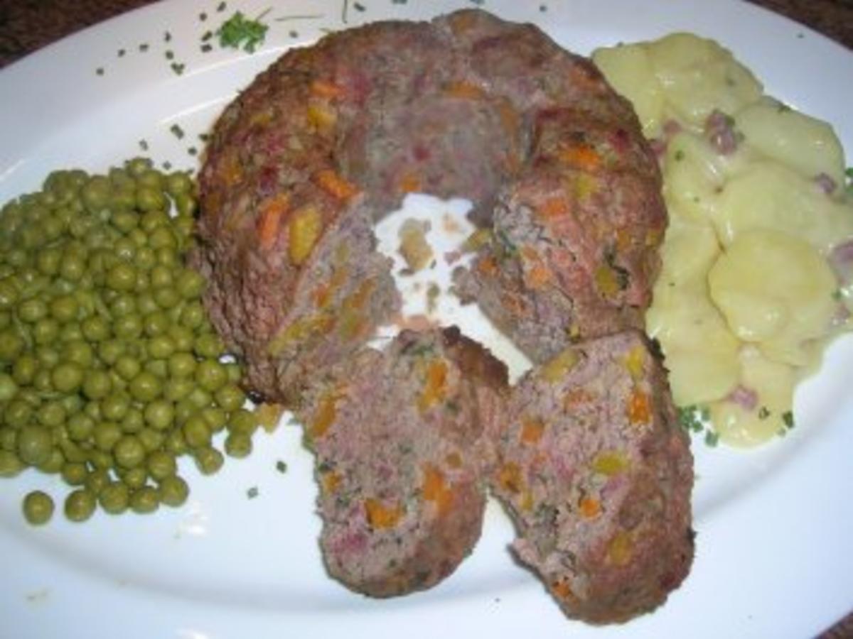 Guglhupf-Hackbraten mit Bechamelkartoffeln und Erbsen - Rezept - kochbar.de