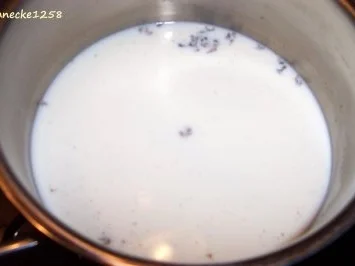 Rezept: Erdbeer-Charlotte Bild Nr. 4 Erdbeer-Charlotte - Rezept - Bild Nr. 4