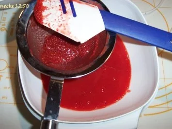 Rezept: Erdbeer-Charlotte Bild Nr. 8 Erdbeer-Charlotte - Rezept - Bild Nr. 8