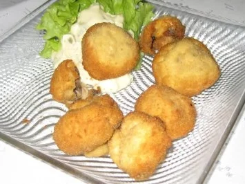 Rezept: Gebackene Champignons mit Sauce Gebackene Champignons mit Sauce - Rezept