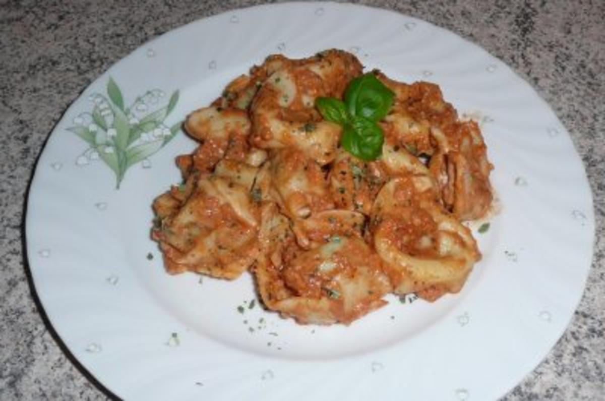 Pasta: Ricotta-Spinat-Tortelloni mit Tomatensoße - Rezept