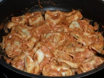 Pasta: Ricotta-Spinat-Tortelloni mit Tomatensoße - Rezept - Bild Nr. 2