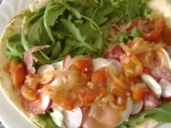 Pitta mit Salami,Schinken,Rucola,Mozzarella und warmer Tomatenvinaigrette - Rezept - Bild Nr. 5