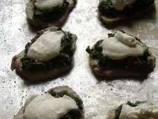 Rezept: Kalbsschnitzelchen mit Spinat und Käse gratiniert auf Tomatenspaghetti Bild Nr. 4 Kalbsschnitzelchen mit Spinat und Käse gratiniert auf Tomatenspaghetti - Rezept - Bild Nr. 4