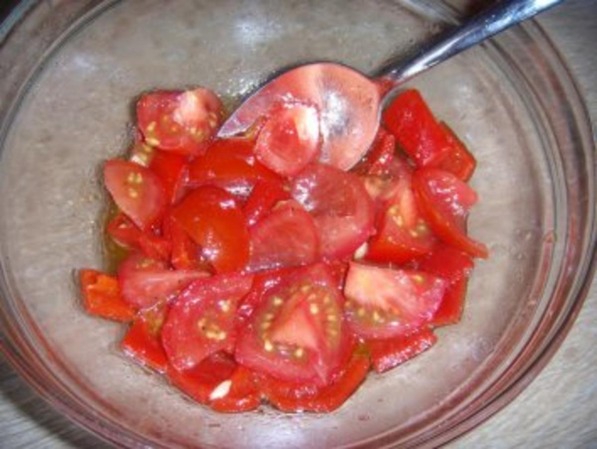 Paprika-Tomaten-Salat - Rezept mit Bild - kochbar.de