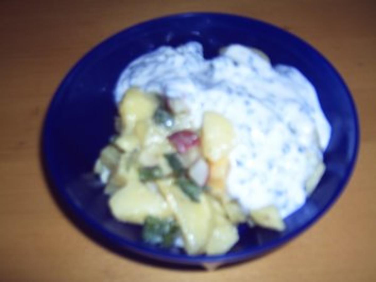 Kartoffelsalat mit Radieschen und Lauchzwiebeln und Joghurtdressing - Rezept