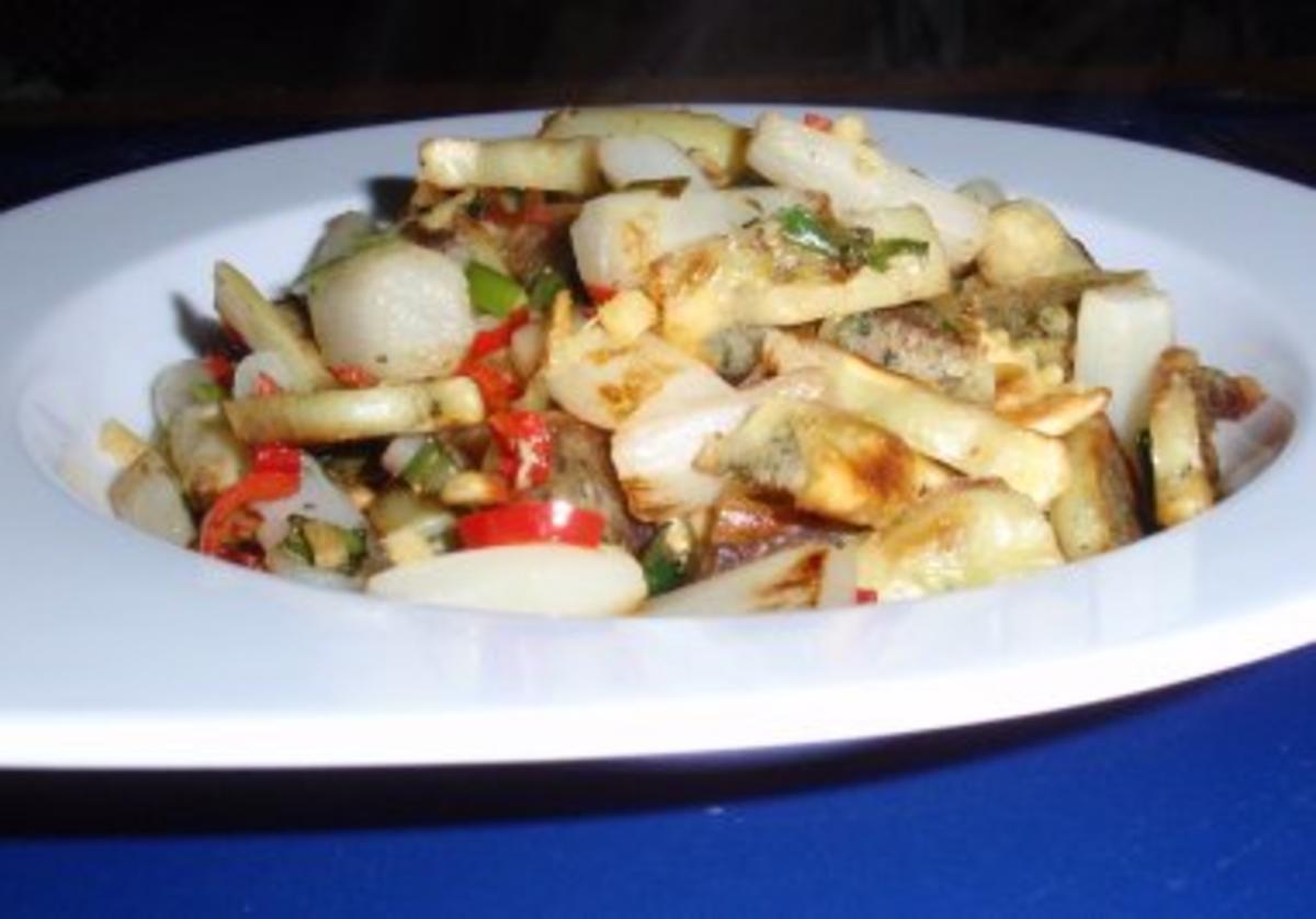 Gebratene Maultaschen mit Spargel und scharf gewürzt - Rezept - kochbar.de