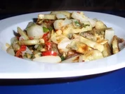 Gebratene Maultaschen mit Spargel und scharf gewürzt - Rezept