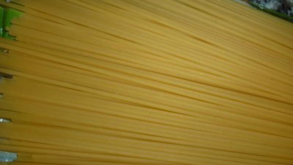 Spaghetti mit grünem Spargel an Käsesauce mit Salame di Napoli und Ziegenfeta - Rezept - Bild Nr. 3