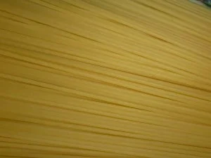 Spaghetti mit grünem Spargel an Käsesauce mit Salame di Napoli und Ziegenfeta - Rezept - Bild Nr. 3