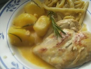 Rezept: Geflügel-Brust in Rosmarin-Curry-Sahne-Soße Geflügel-Brust in Rosmarin-Curry-Sahne-Soße - Rezept