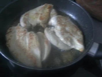 Rezept: Geflügel-Brust in Rosmarin-Curry-Sahne-Soße Bild Nr. 3 Geflügel-Brust in Rosmarin-Curry-Sahne-Soße - Rezept - Bild Nr. 3