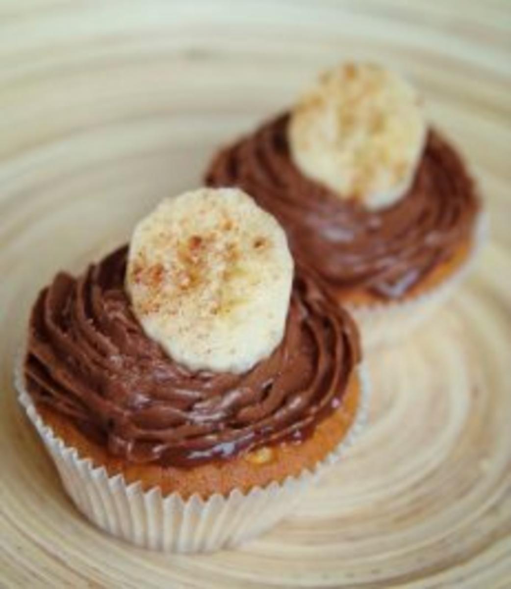 Bananen-Vanille Cupcakes mit Schokocreme und flüssigen Kern (24 Stück) - Rezept