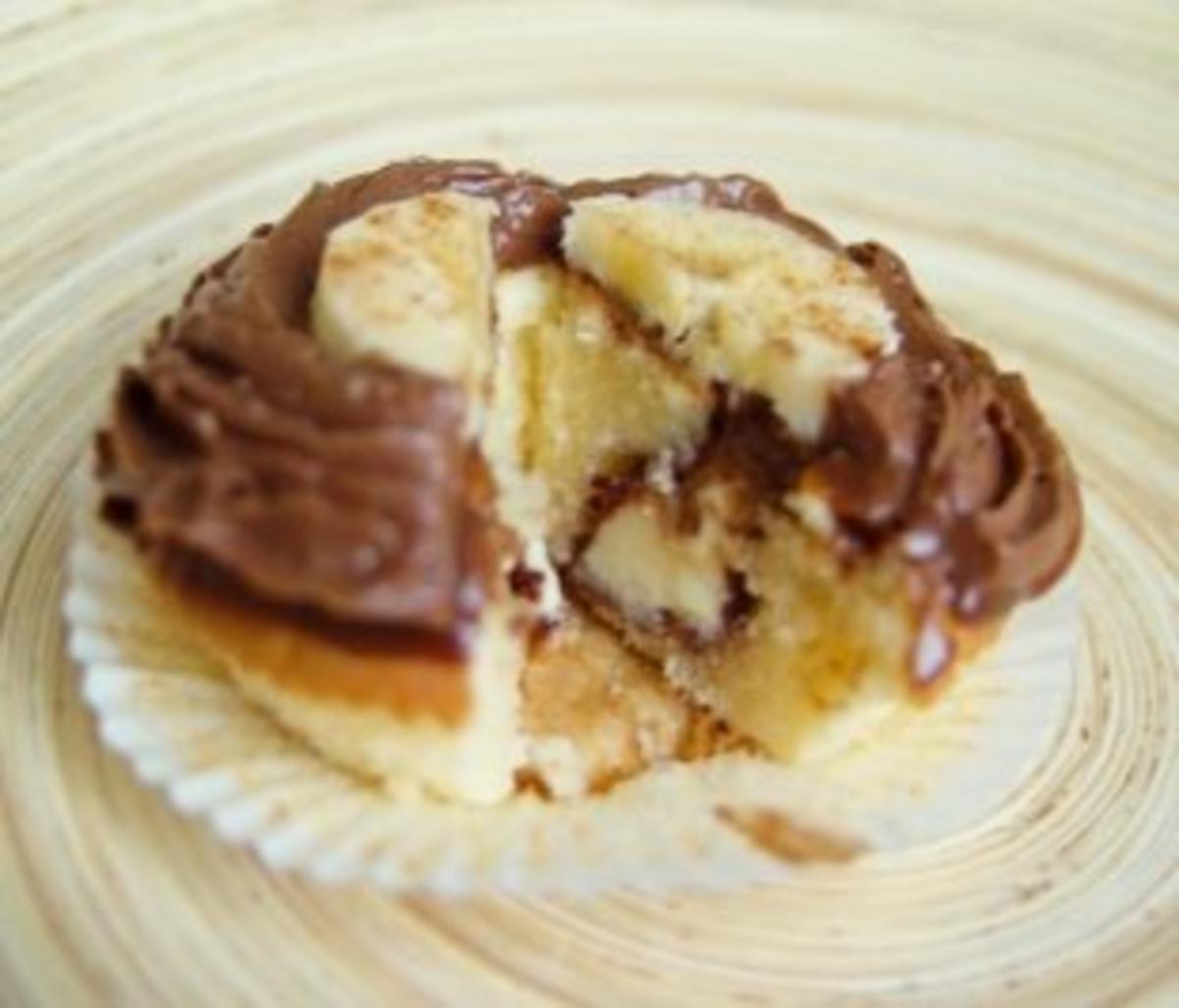 Bananen-Vanille Cupcakes mit Schokocreme und flüssigen Kern (24 Stück) - Rezept - Bild Nr. 2