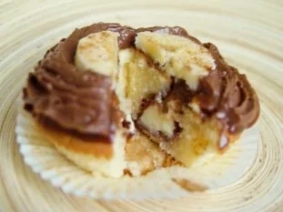 Bananen-Vanille Cupcakes mit Schokocreme und flüssigen Kern (24 Stück) - Rezept - Bild Nr. 2