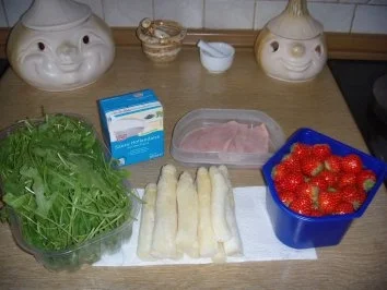 Rezept: Spargel mit Rucola und Erdbeeren Bild Nr. 2 Spargel mit Rucola und Erdbeeren - Rezept - Bild Nr. 2