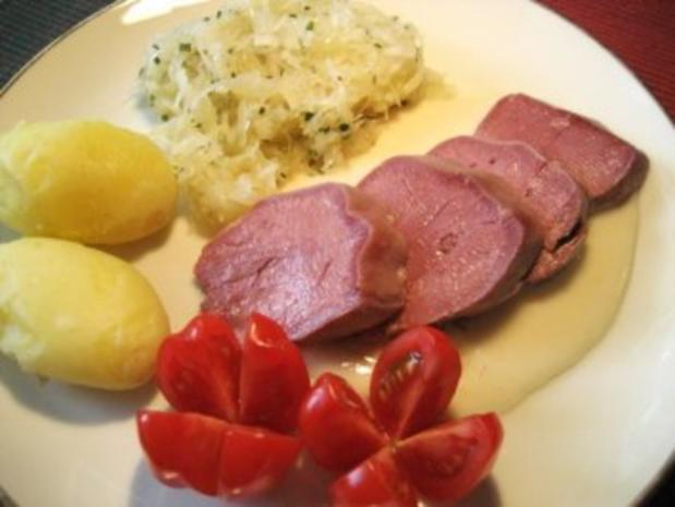 Zunge ... ... heute mal mit Meerrettichsoße, Kartöffelchen und ...