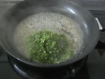 Bärlauch-Zwiebelsoße mit - Rezept - Bild Nr. 4