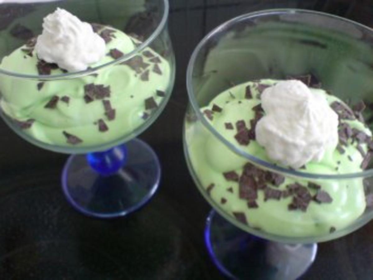 Waldmeister-Creme-Dessert - Rezept