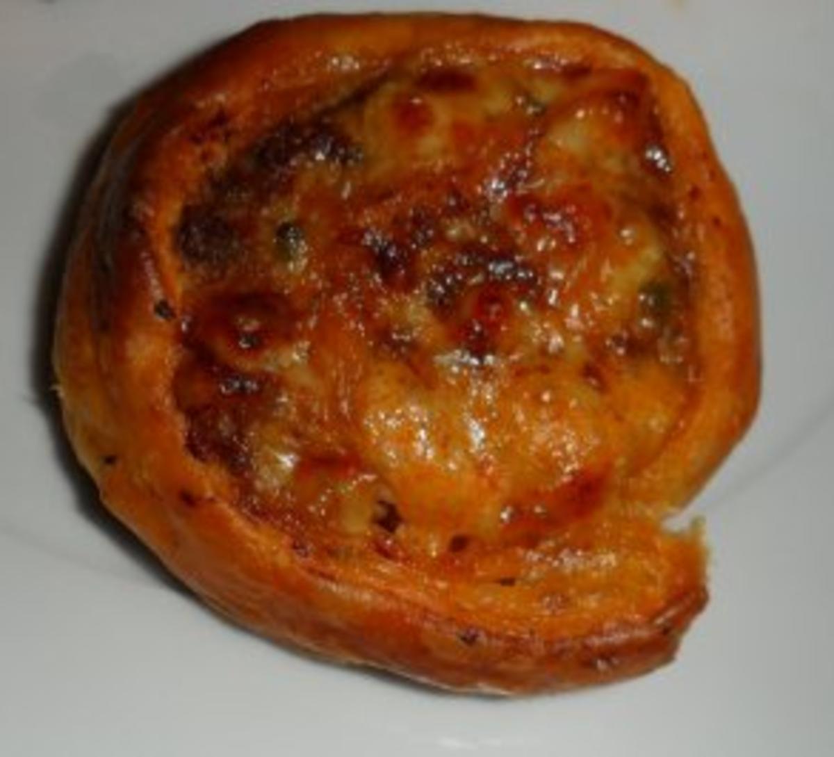 Blätterteig &amp;quot;Pizza&amp;quot;-Schnecken - Rezept - kochbar.de