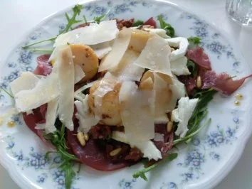 Rucolasalat mit Jakobsmuscheln & Rinder Carpaccio - Rezept - Bild Nr. 2