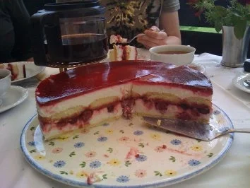 Rezept: G: Kirsch-Joghurt Torte Bild Nr. 2 G: Kirsch-Joghurt Torte - Rezept - Bild Nr. 2