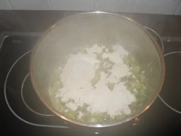 Hähnchen Ragout fin auf Kräuteromelette - Rezept - Bild Nr. 3