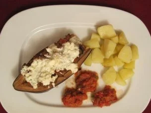 Gefüllte Auberginen mit Rinderhack und Kartoffeln - Rezept