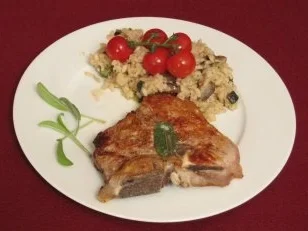 Rezept: Kalbskotelett in Salbeibutter mit Gemüserisotto Kalbskotelett in Salbeibutter mit Gemüserisotto - Rezept