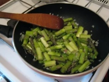 Spargelquiche mit Bundzwiebeln - Rezept - Bild Nr. 2