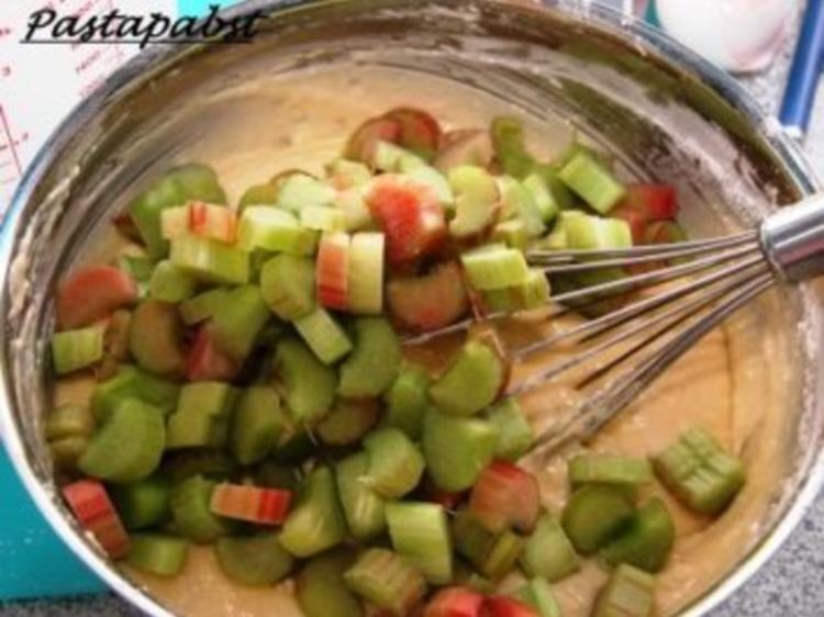 Rhabarbermuffins mit Mehl und Backpulver - Rezept mit Bild - kochbar.de