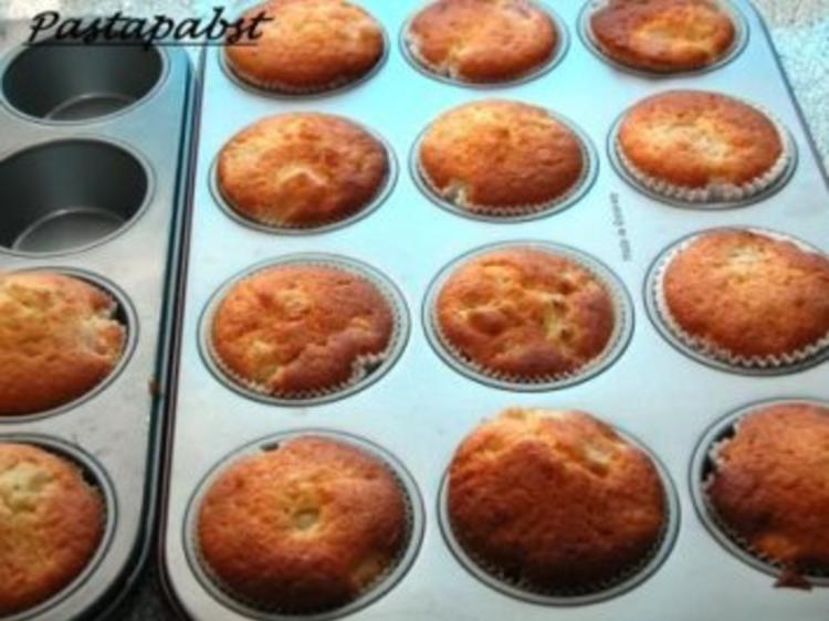 Rhabarbermuffins mit Mehl und Backpulver - Rezept mit Bild - kochbar.de