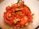 Tomatensalat mit mild gebratenen Zwiebeln - Rezept
