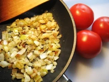 Tomatensalat mit mild gebratenen Zwiebeln - Rezept - Bild Nr. 4