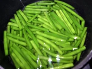 Rezept: Hackbraten mit Grüner-Pfeffer-Sauce, Rosmarinkartoffeln und Butterbohnen Bild Nr. 3 Hackbraten mit Grüner-Pfeffer-Sauce, Rosmarinkartoffeln und Butterbohnen - Rezept - Bild Nr. 3