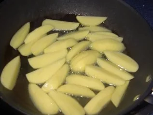 Rezept: Hackbraten mit Grüner-Pfeffer-Sauce, Rosmarinkartoffeln und Butterbohnen Bild Nr. 6 Hackbraten mit Grüner-Pfeffer-Sauce, Rosmarinkartoffeln und Butterbohnen - Rezept - Bild Nr. 6