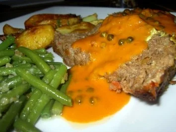 Rezept: Hackbraten mit Grüner-Pfeffer-Sauce, Rosmarinkartoffeln und Butterbohnen Hackbraten mit Grüner-Pfeffer-Sauce, Rosmarinkartoffeln und Butterbohnen - Rezept