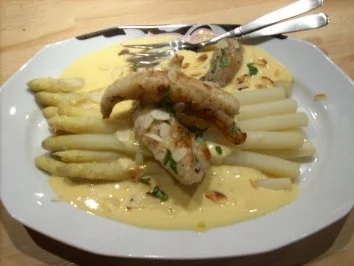 Stangenspargel an Vanille-Hollandaise mit Seeteufel-Filets - Rezept - Bild Nr. 2